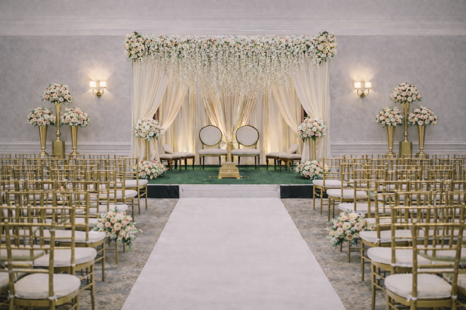 Sophisticated mandap setup